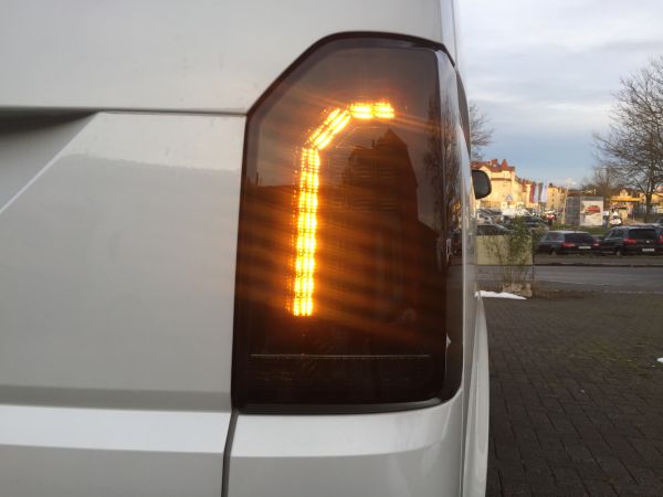 Achterlichten VW Transporter T6 LED Tube Dynamic Achterklep zwart/smoke