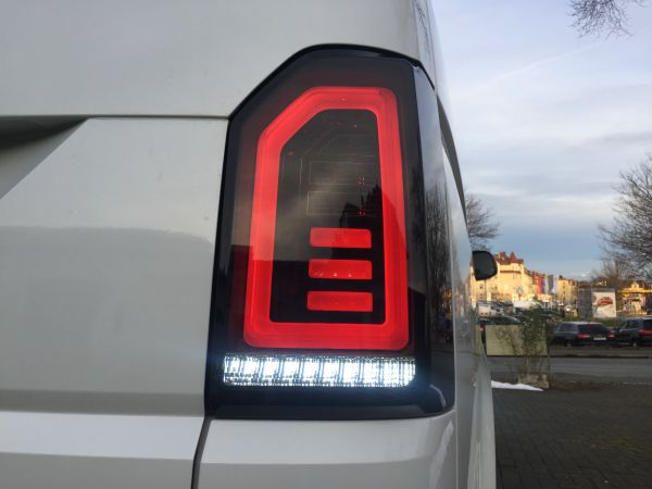 Achterlichten VW Transporter T6 LED Tube Dynamic Achterklep zwart/smoke