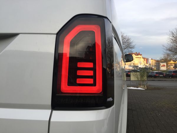 Achterlichten VW Transporter T6 LED Tube Dynamic Achterklep zwart/smoke